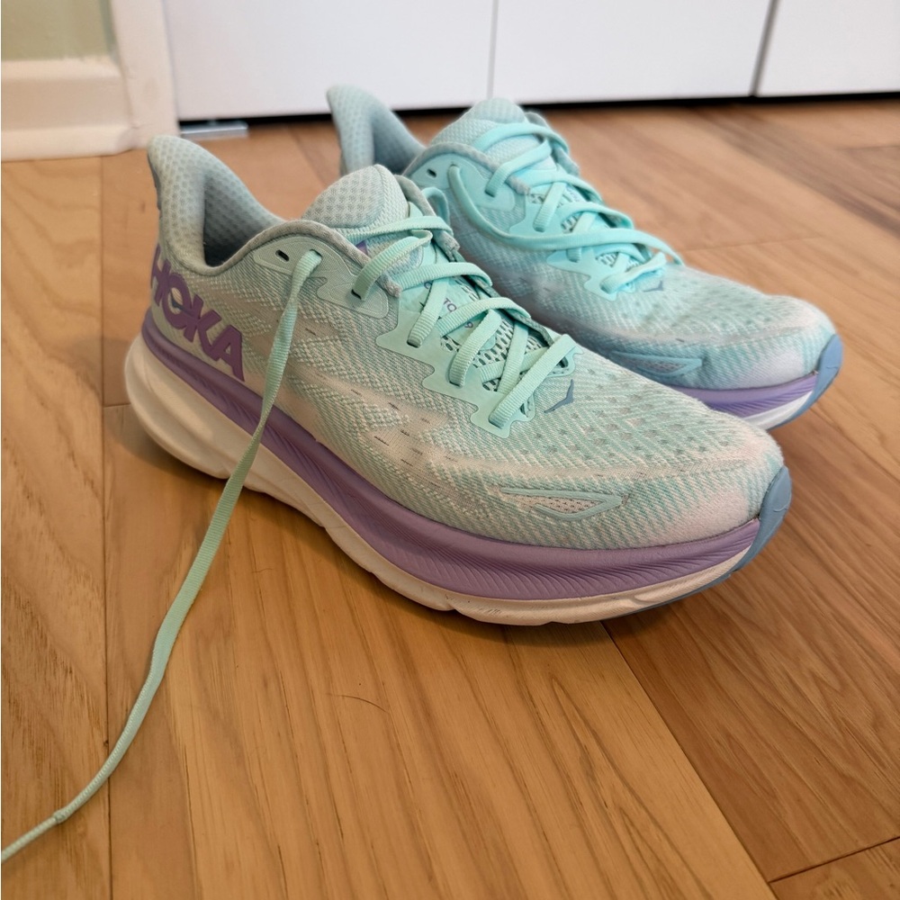 HOKA Clifton 9 in Sunset Ocean/Lilac Mist